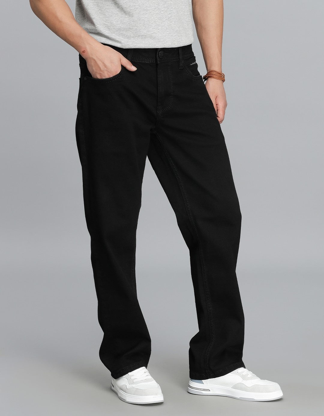 Black 5 Pocket Midrise, Comfort Straight Fit Cropped Jeans